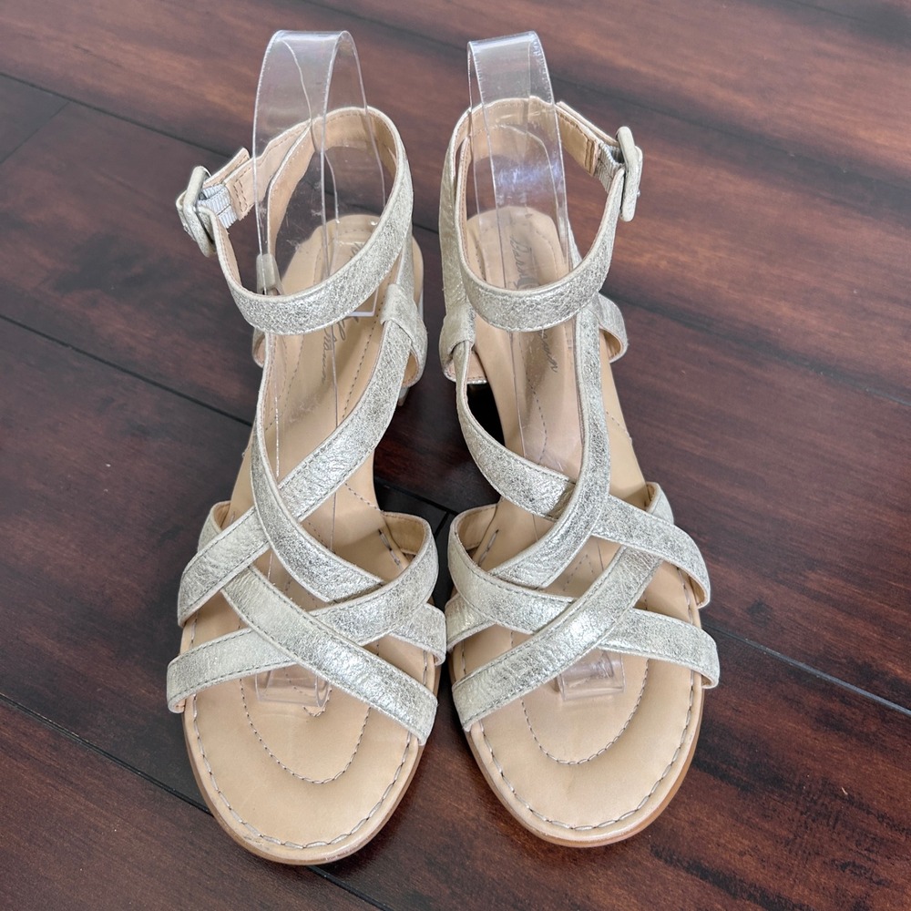 NWOB Born Strappy Block Heel Sandals Women 8 Gold Metallic Leather Wedding Guest